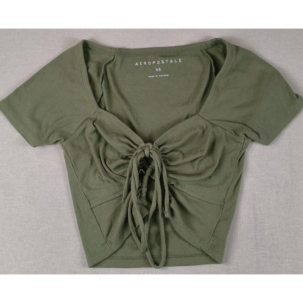 Aéropostale Cutout Convertible Crop Top features an olive green ribbed knit XS